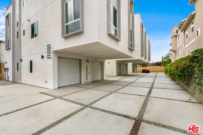 Building Photo - 10742 Hortense St