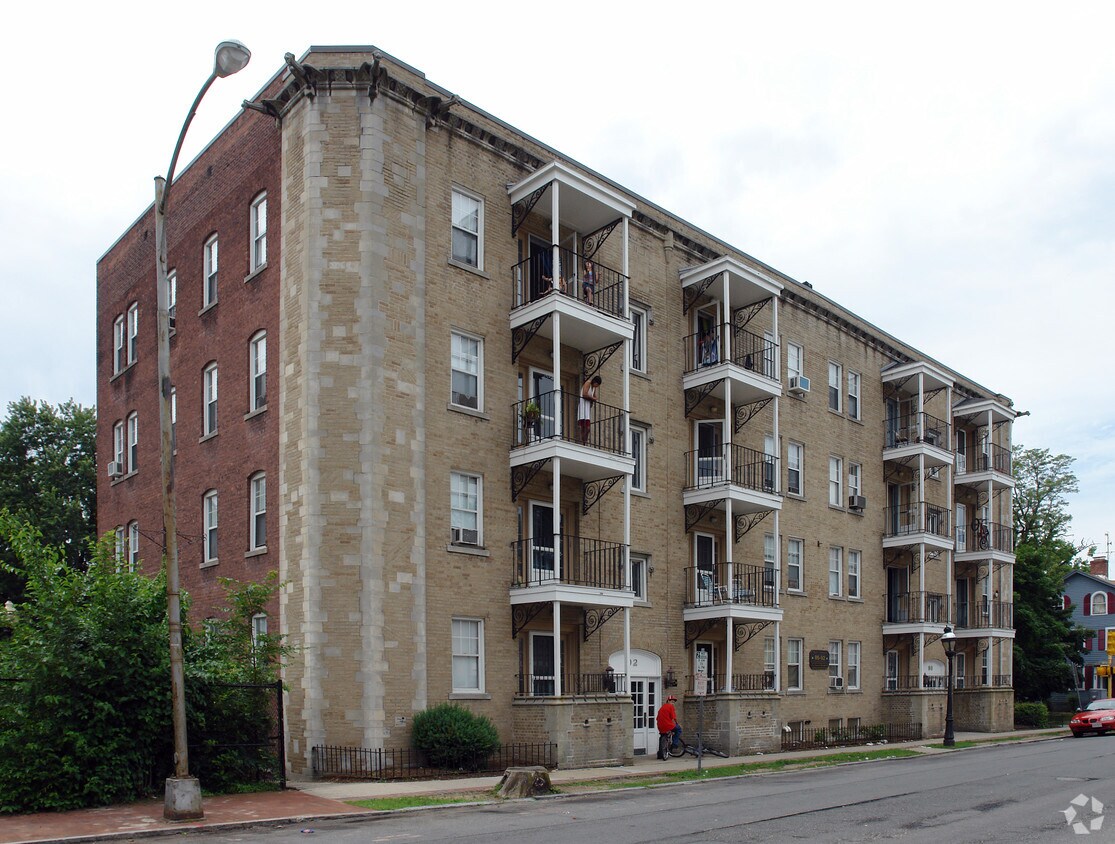 Building Photo - Maple Commons