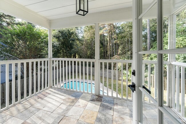 Building Photo - 75 Autumn Branch Dr