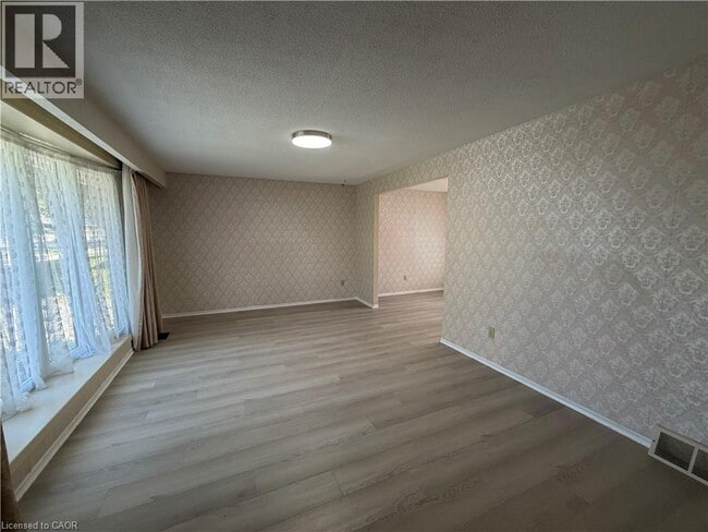 Building Photo - 148 Pepperwood Crescent