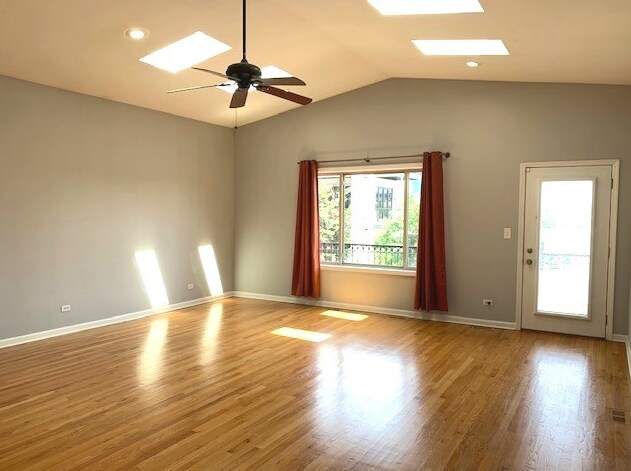Foto del edificio - 1327 W Walton St