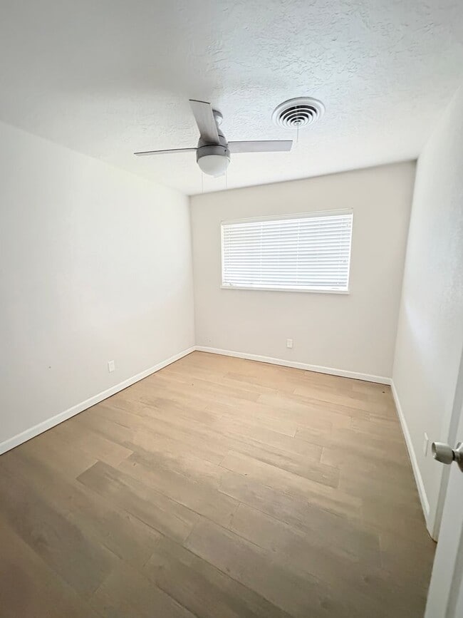 Building Photo - 907 W Coal Ave