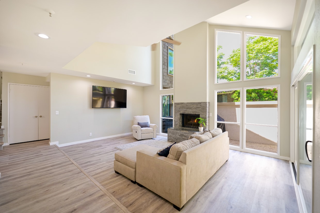 Primary Photo - Renovated 3 Bed, 3 Bath Townhome Available...