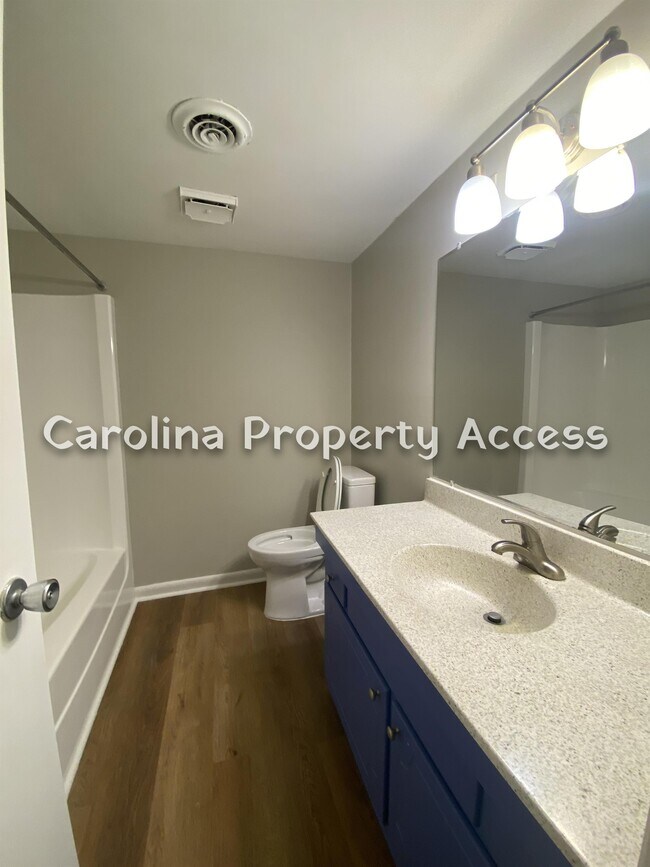 Foto del edificio - 500 Umstead Dr