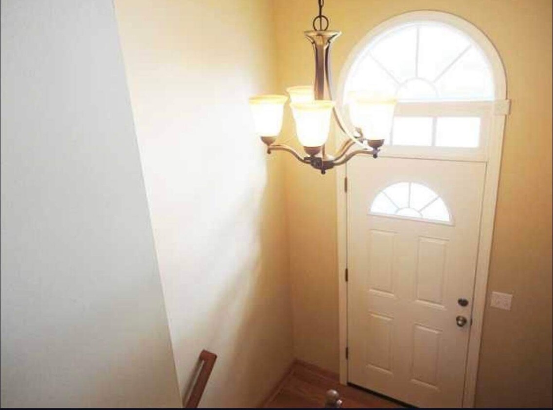 Primary Photo - 2565 Chateaugay Ct