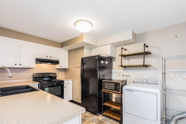 Foto del edificio - 709 Central Ave