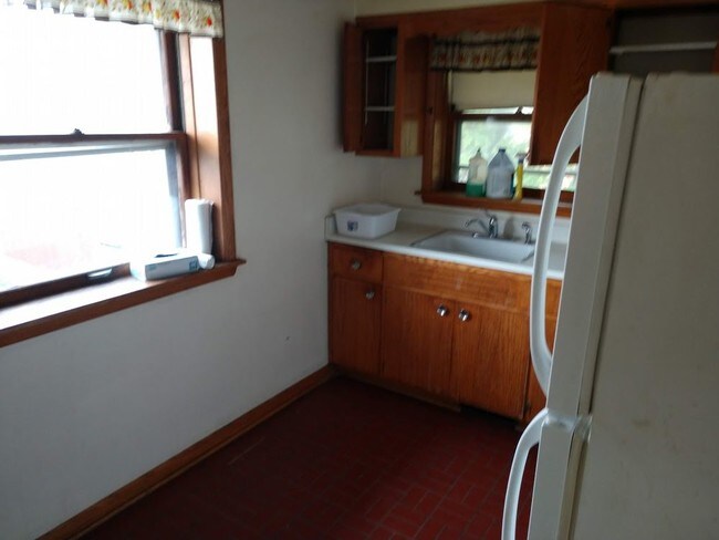Building Photo - 4365 S. 13th Street - 1 Bedroom Upper