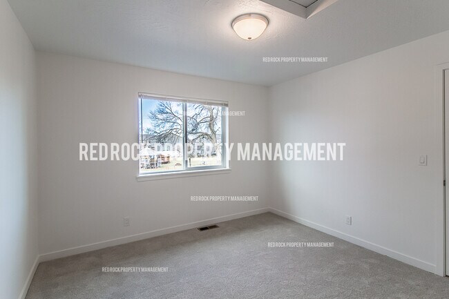 Foto del edificio - 1118 N Davis Ln
