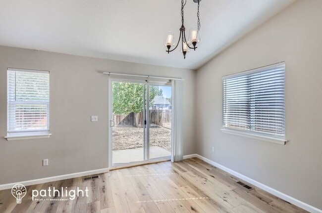 Building Photo - 2507 Park View Dr