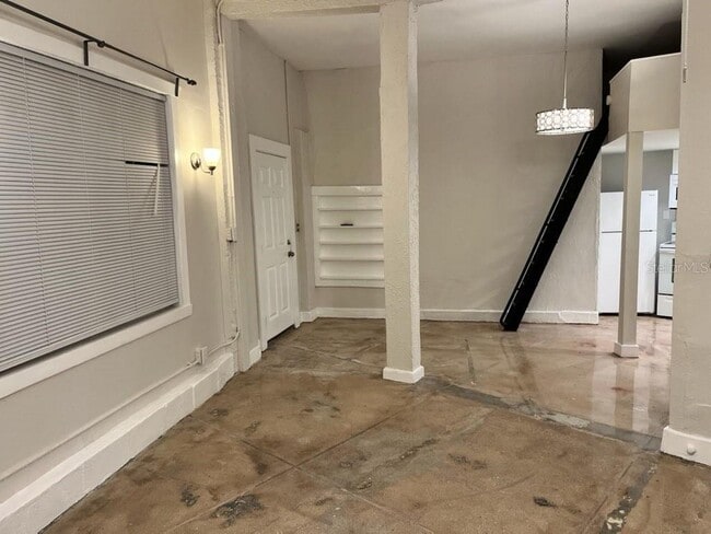 Building Photo - 2305 W Texas Ave