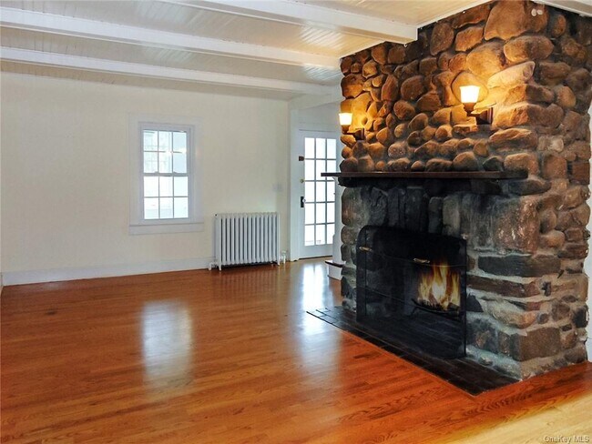 Building Photo - 373 Saw Mill River Rd