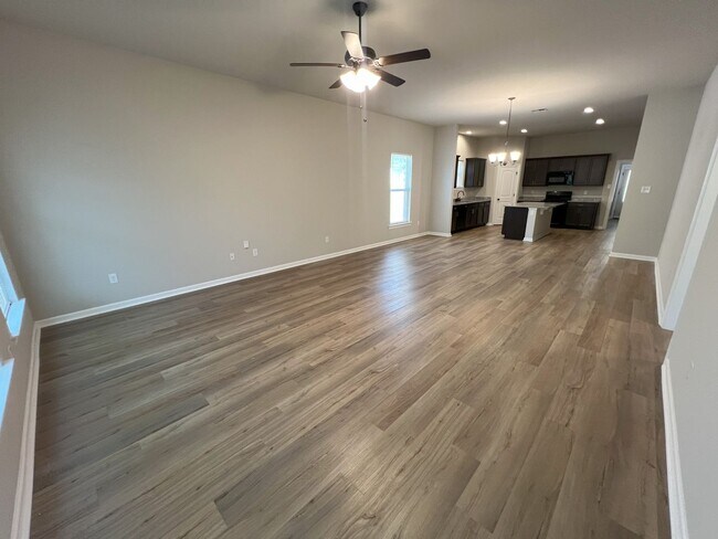 Foto del edificio - Trendy, 4 bedroom, 3 bath home loaded with...