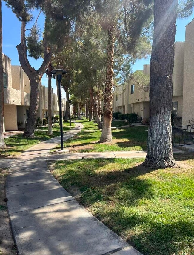 Building Photo - 2691 Aracatuba Ave