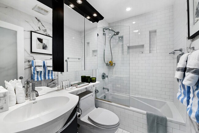 Foto del edificio - 1715 NE 40th St