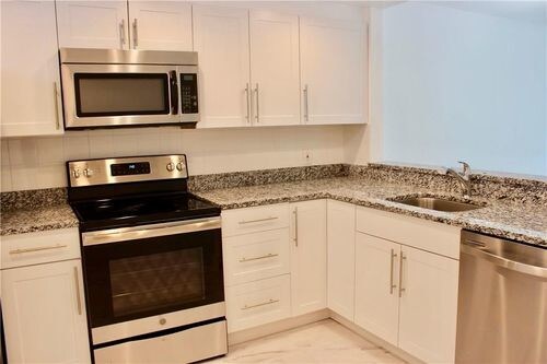 Foto del edificio - 1400 NE 53rd Ct