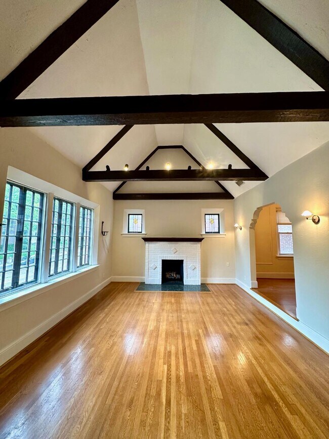 408 S Hanley Rd Unit 2, Clayton, MO 63105 Condo for Rent in Clayton