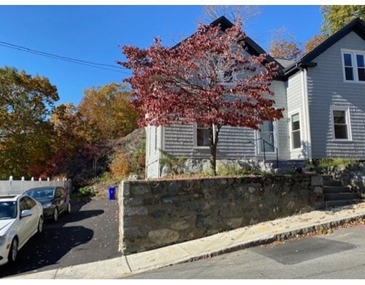 Primary Photo - 104 Glen St