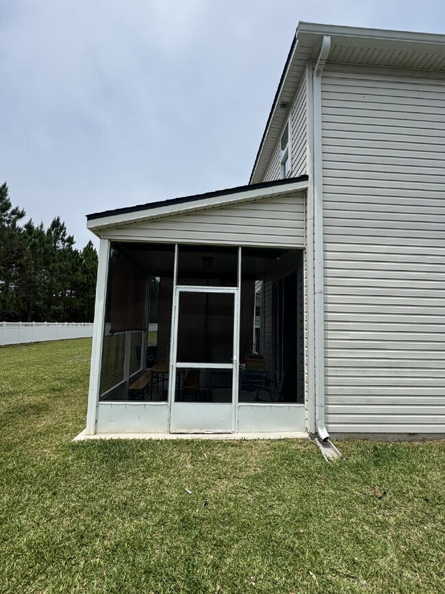 Foto del edificio - Spring Move in Special:  2nd month rent is FREE if you sign a lease before the end of July.