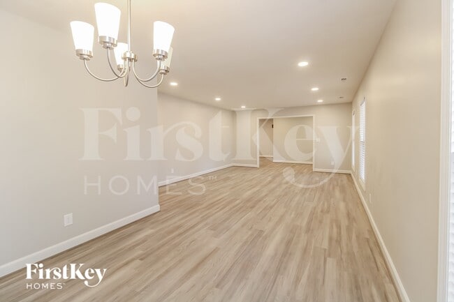 Foto del edificio - 7853 Beech Forest Rd