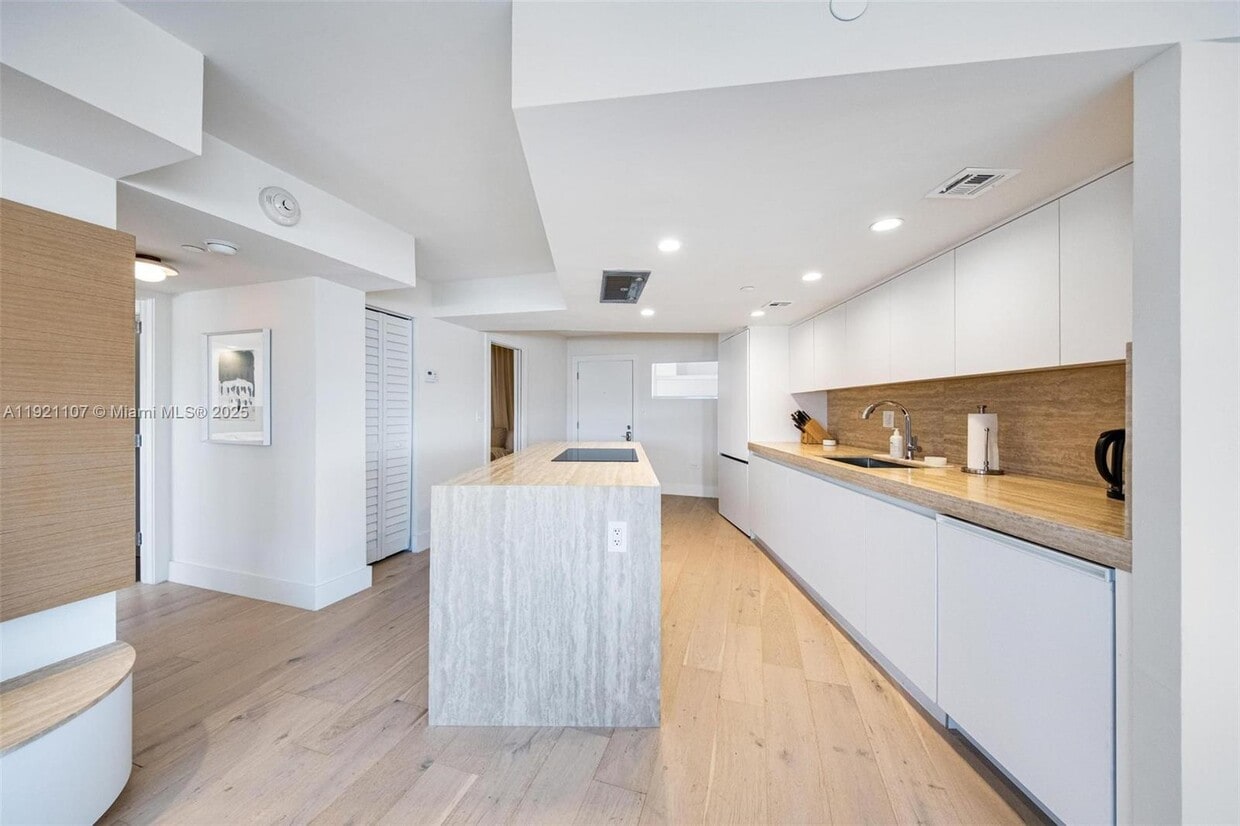 Foto principal - 1881 Washington Ave