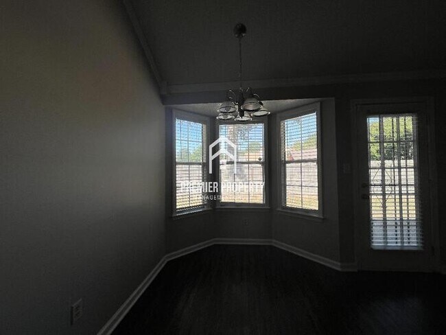 Foto del edificio - 8918 Lake Springs Cove