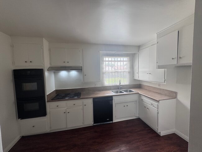 Kitchen - 424 W Riggin St