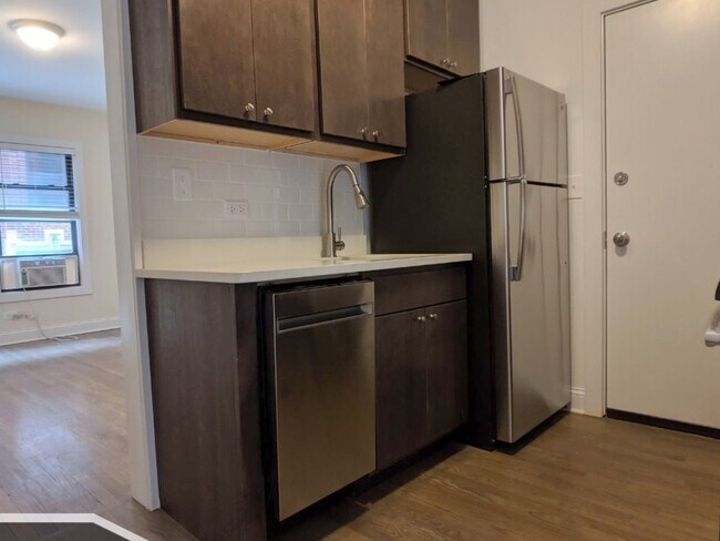 Foto del edificio - 2641 N Spaulding Ave