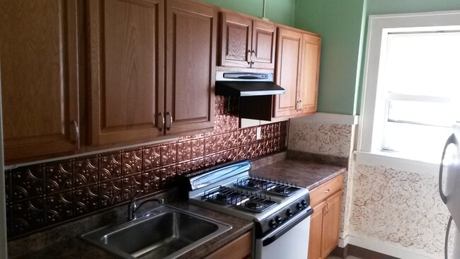 2 BR - 1 BA Renovated apartment - 10 Turner Street