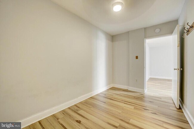 Foto del edificio - 1121 Arlington Blvd