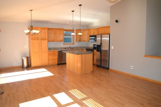 Building Photo - 715 Ariel Ln