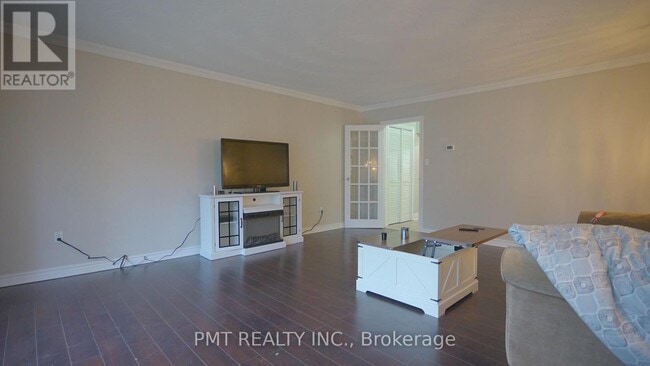 Building Photo - 60 The Queensway