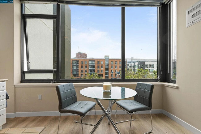 Building Photo - 372