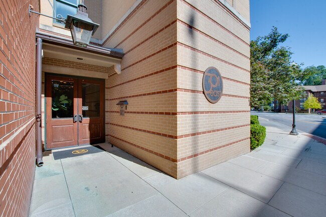 Foto del edificio - 301 Holmes Ave NE