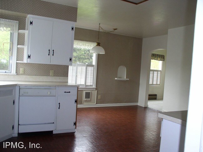 Building Photo - 2 br, 1 bath House - 2090 Fairway Loop