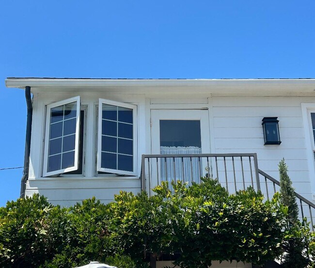 Building Photo - 216 Cypress Dr