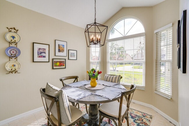 Foto del edificio - 16168 Kelly Woods Dr