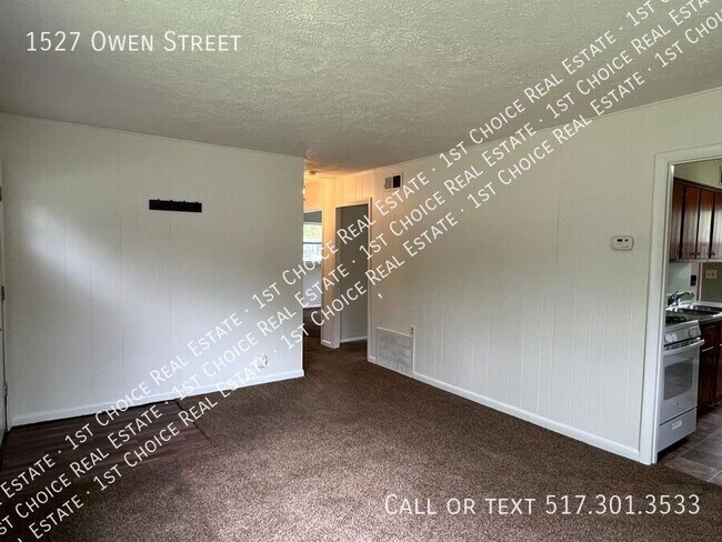 Photo - 1527 Owen St House