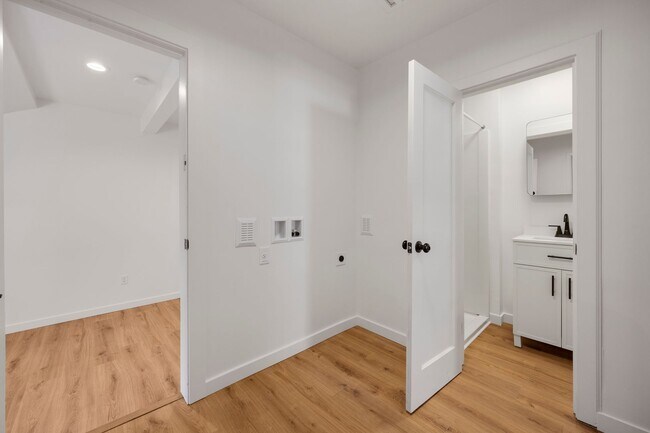 Foto del edificio - 408-410 SW Elmwood Ave