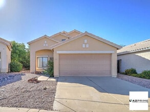 Building Photo - 2147 E Robin Ln