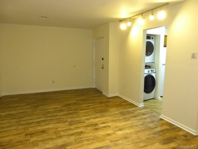 Building Photo - 715 Kennedy Dr