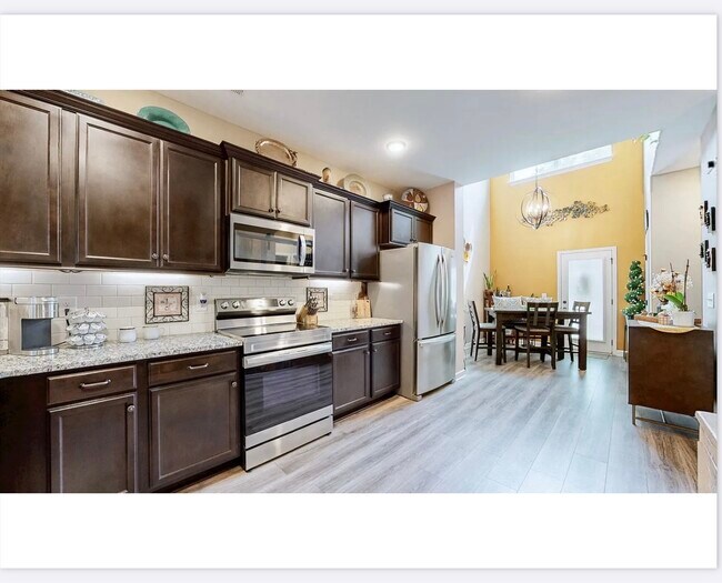 Foto del edificio - 4439 Chusto Dr