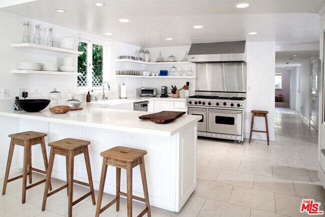 Foto del edificio - 23511 Malibu Colony Rd