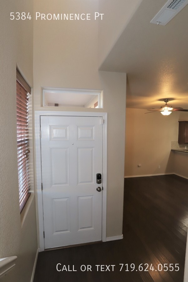 Building Photo - Stunning townhouse for rent!