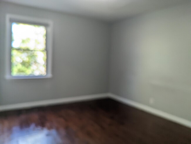 Building Photo - 2400 Hammond Dr