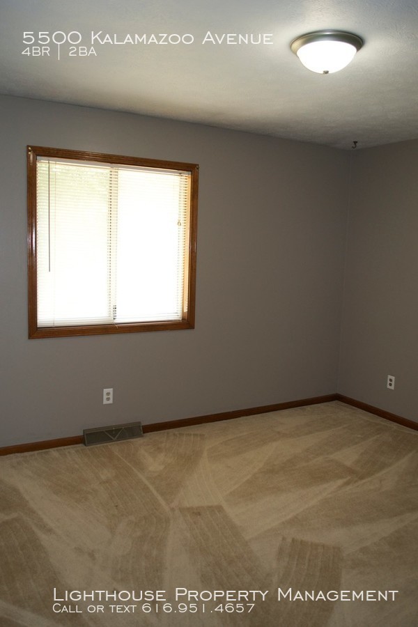 Foto del edificio - Four Bedroom Duplex in Kentwood