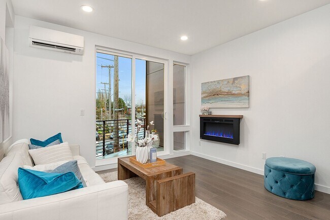 Foto del edificio - Stylish, Bright and Efficient 2 bed 1.75 Bath Townhome. Walk to U-Village!