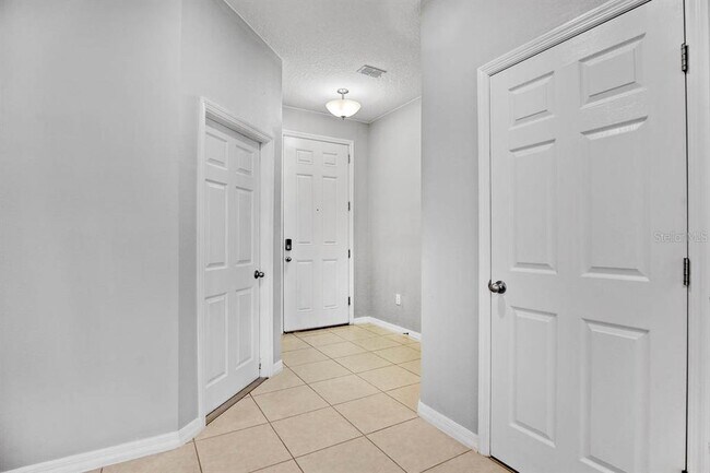 Building Photo - 5747 Skytop Dr