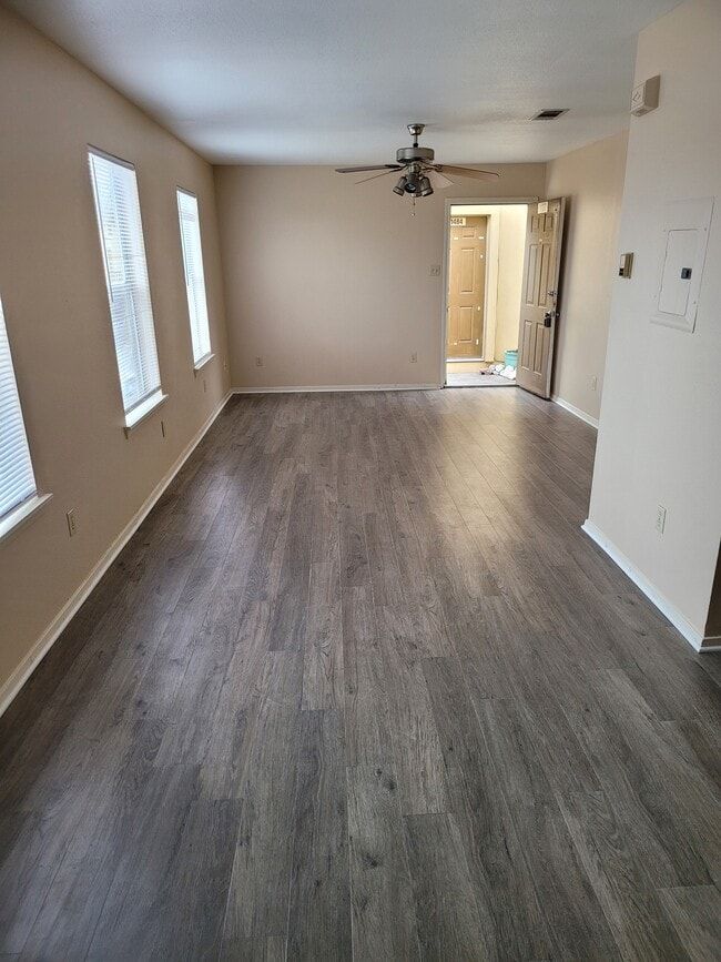 Upstairs Unit - 1490 River Rd