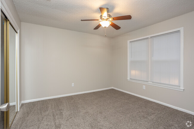 2BR, 1BA - 1,050 SF - Rosehill Apartments