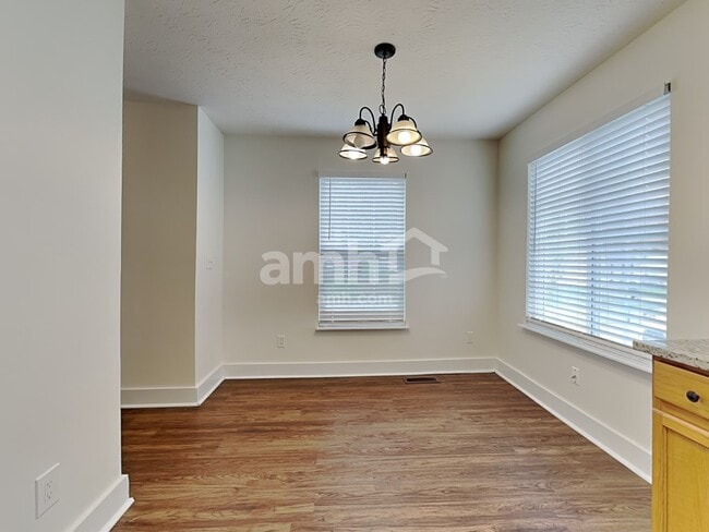 Foto del edificio - 1215 Brookstone Dr